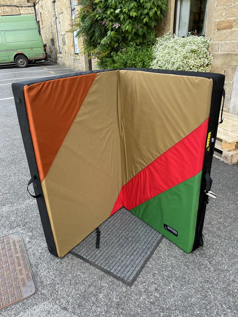 Organic Big Pad Bouldering Pad Brown / Red / Green